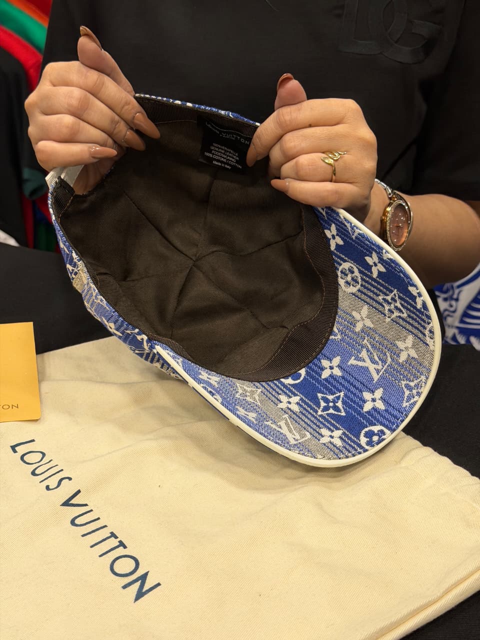 Louis vuitton Premium Cap with Dust Cover