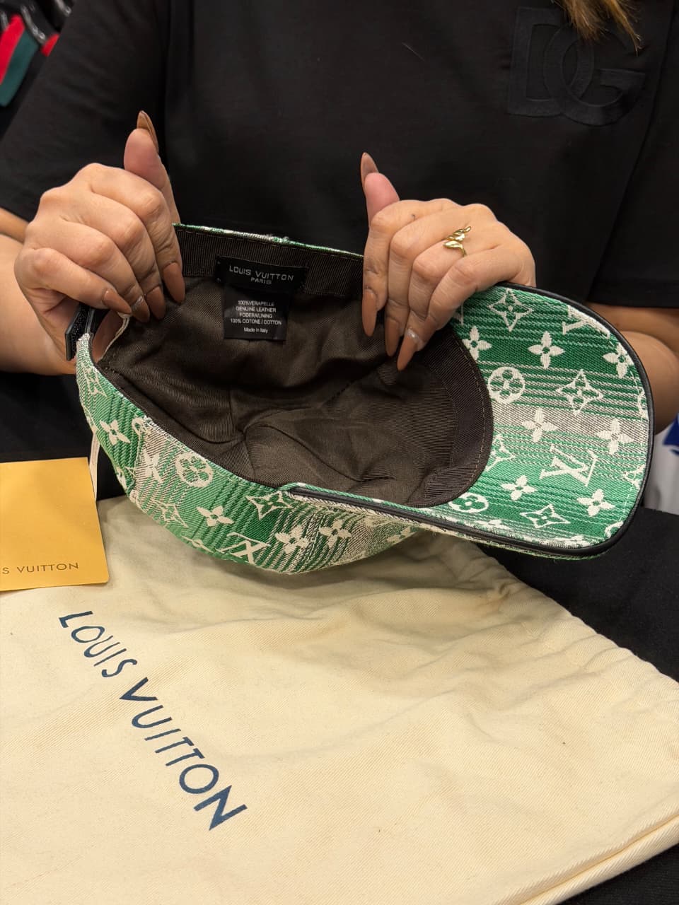 Louis vuitton Premium Cap with Dust Cover