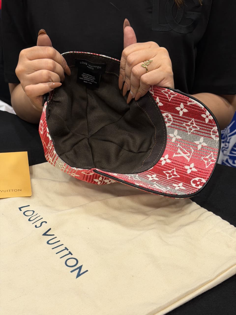 Louis vuitton Premium Cap with Dust Cover