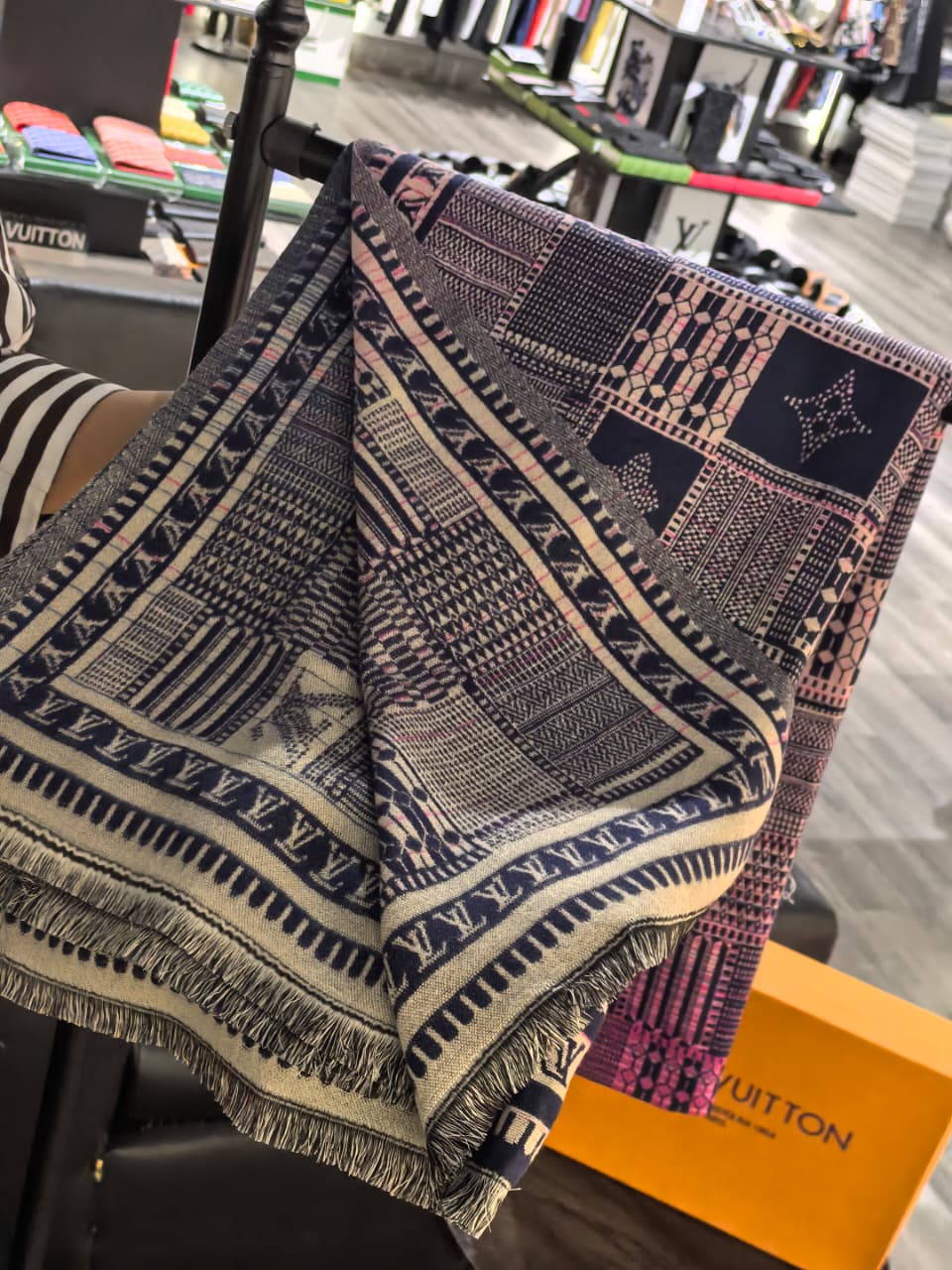 Louis Vuitton Women's Stole/Scarf for Winter with Box