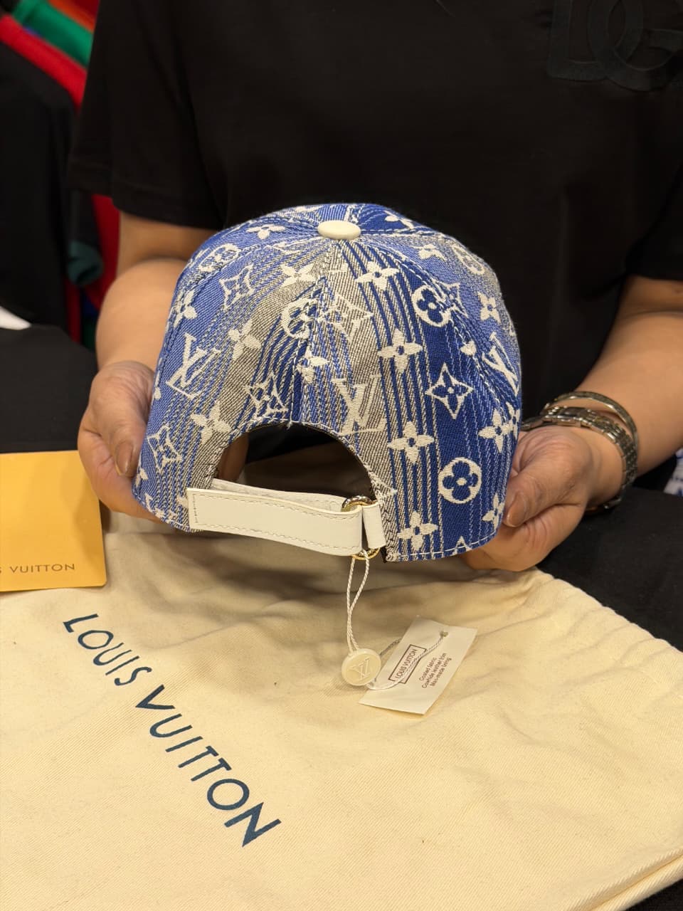 Louis vuitton Premium Cap with Dust Cover