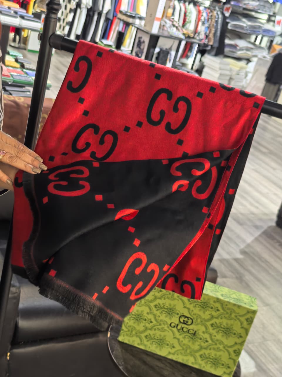 Gucci Women's Stole/Scarf for Winter with Box