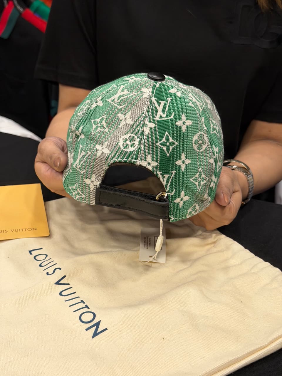 Louis vuitton Premium Cap with Dust Cover