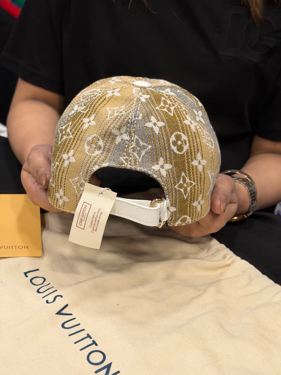 Louis vuitton Premium Cap with Dust Cover