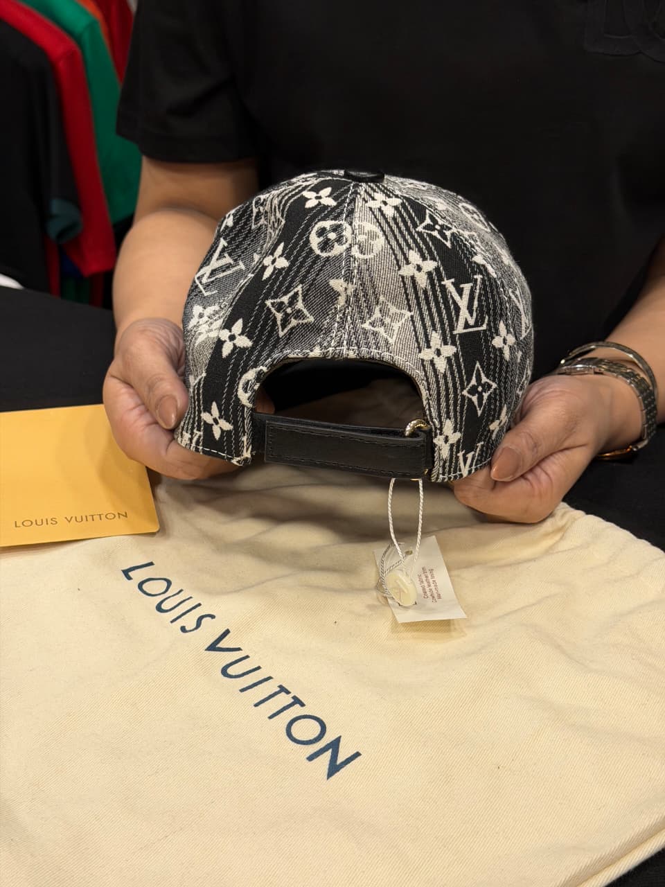 Louis vuitton Premium Cap with Dust Cover