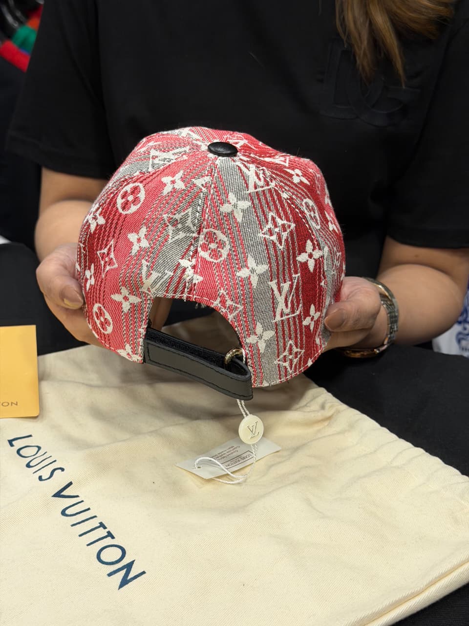 Louis vuitton Premium Cap with Dust Cover