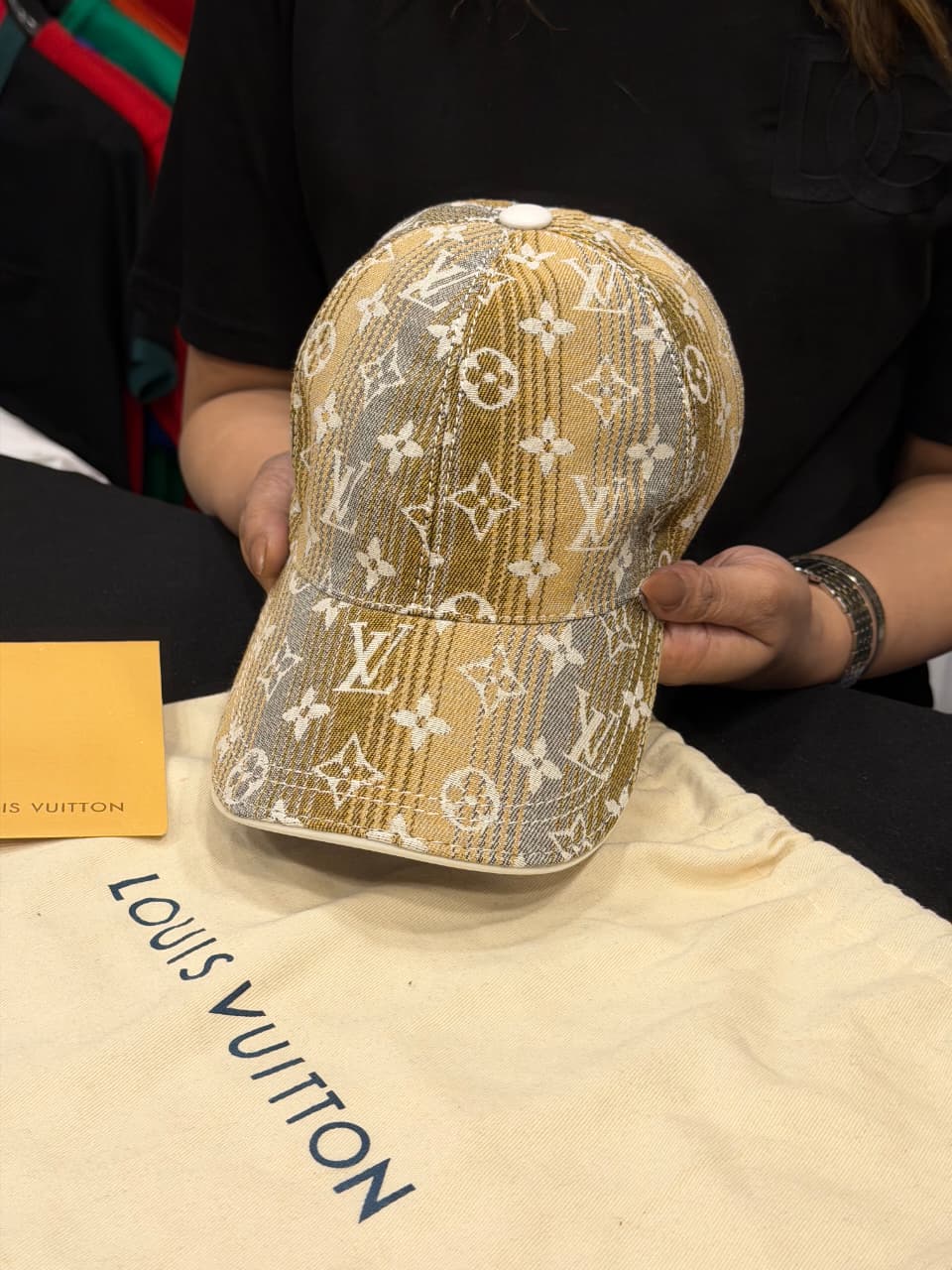 Louis vuitton Premium Cap with Dust Cover