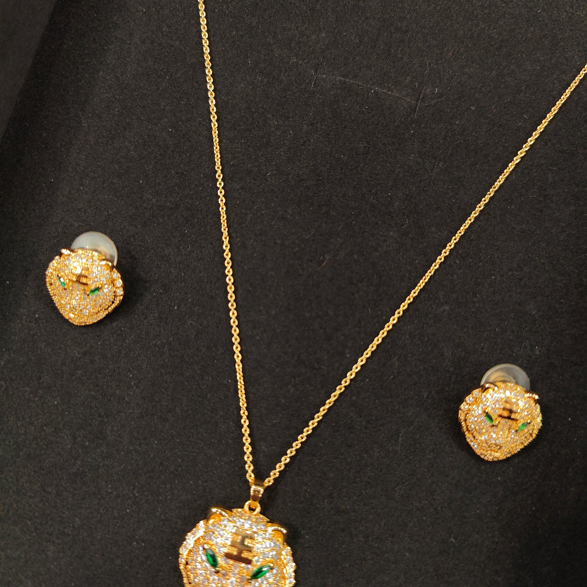 Cartier Women's Neclace Set