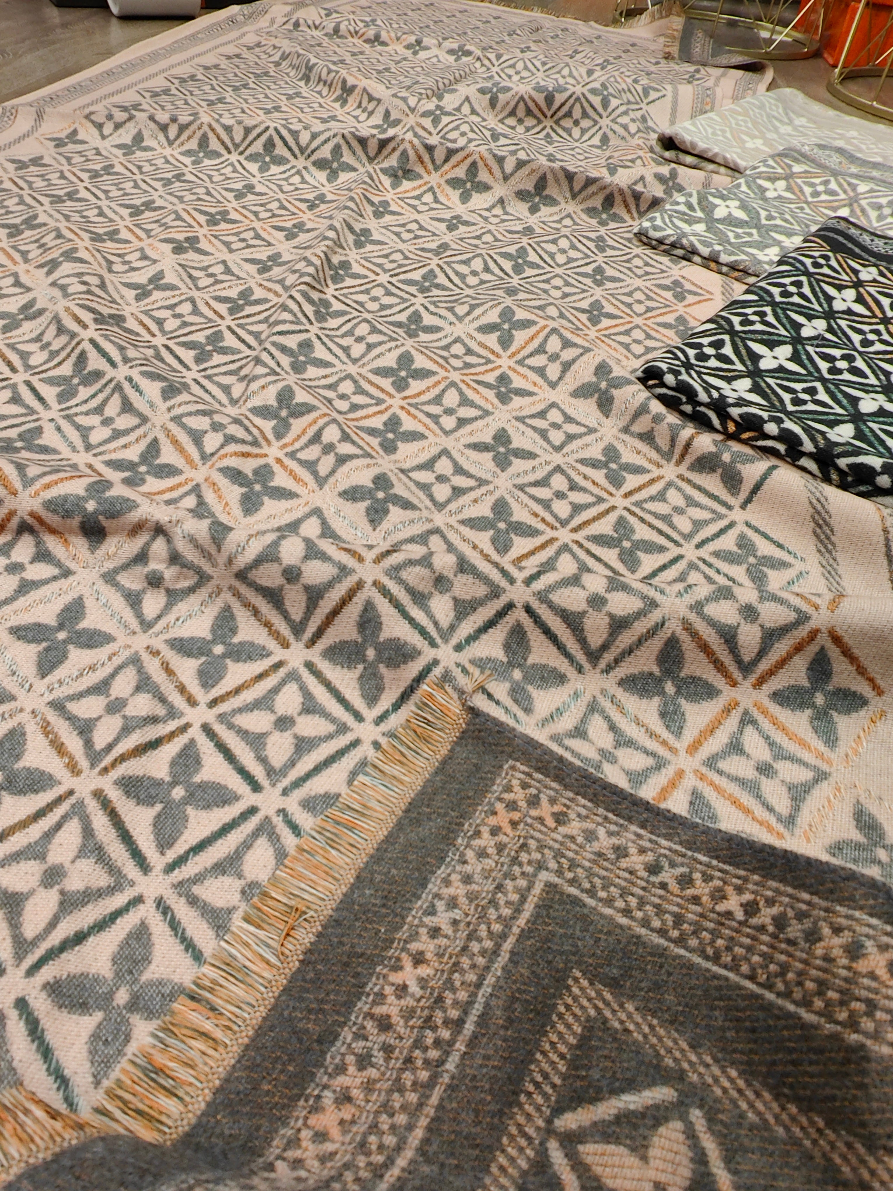 Louis Vuitton Scarf & Stole For Women