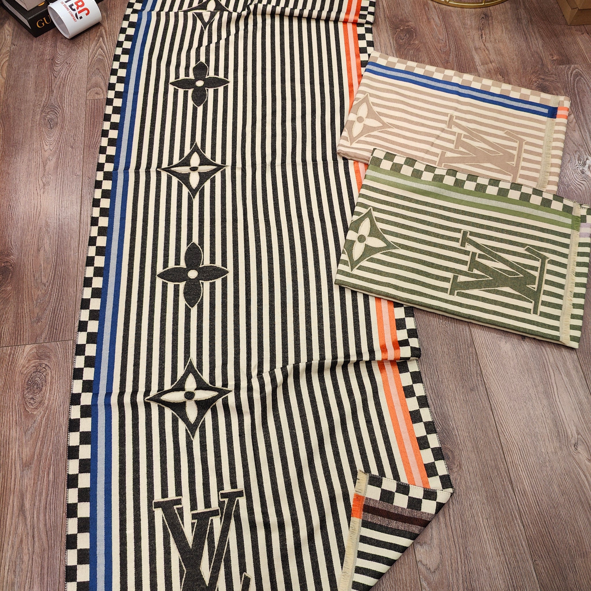 Louis Vuitton Scarf & Stole For Women