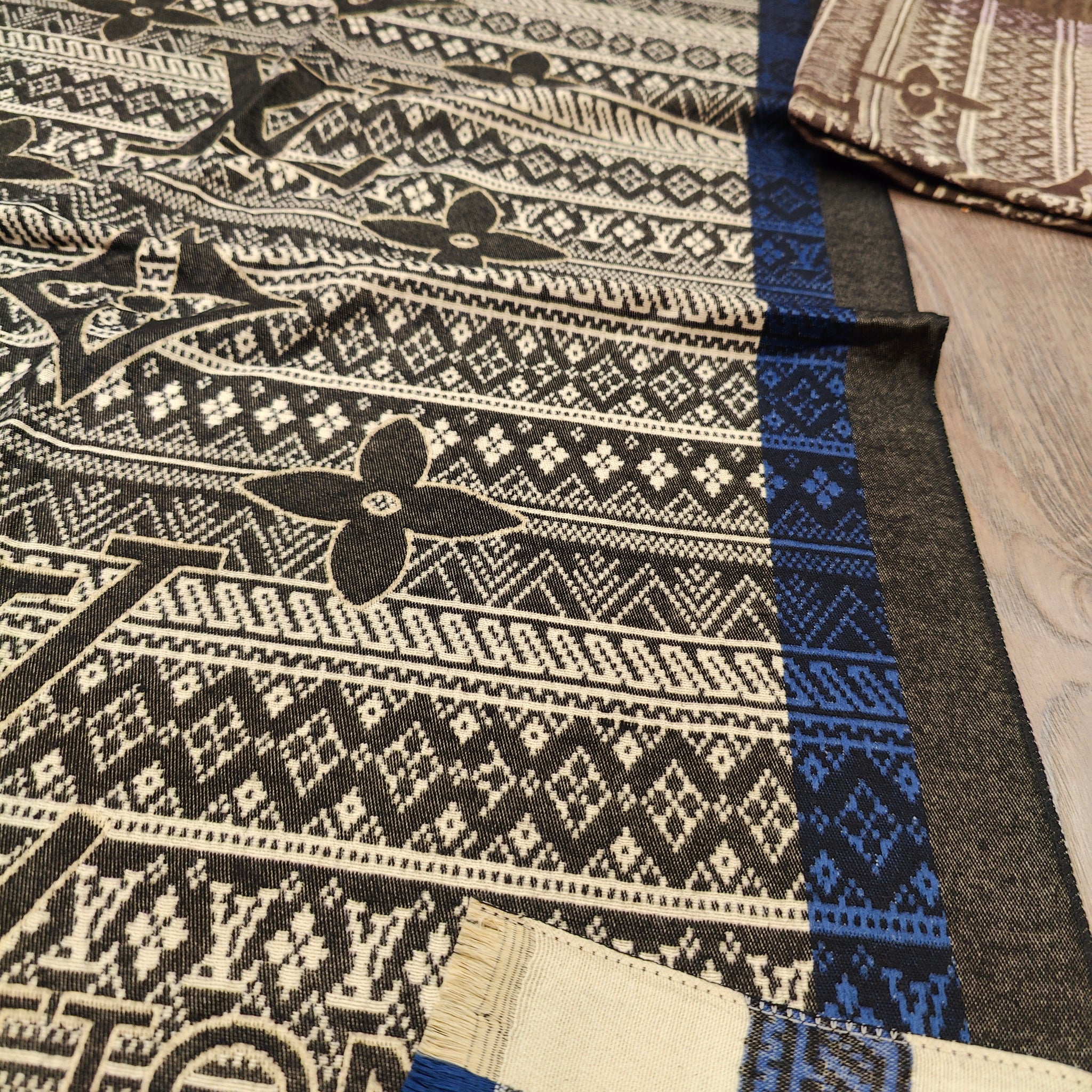 Louis Vuitton Scarf & Stole For Women