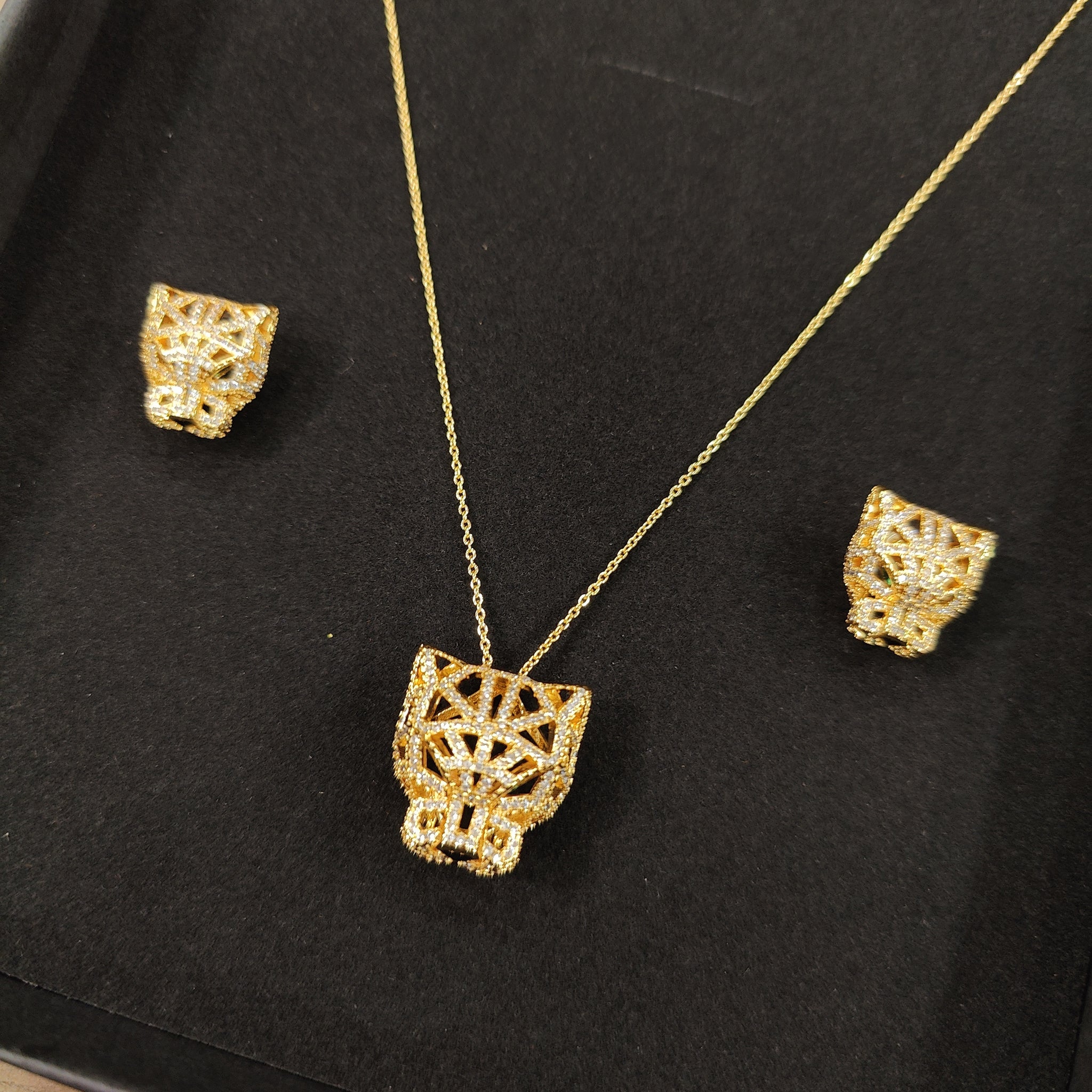 Cartier Women's Neclace Set