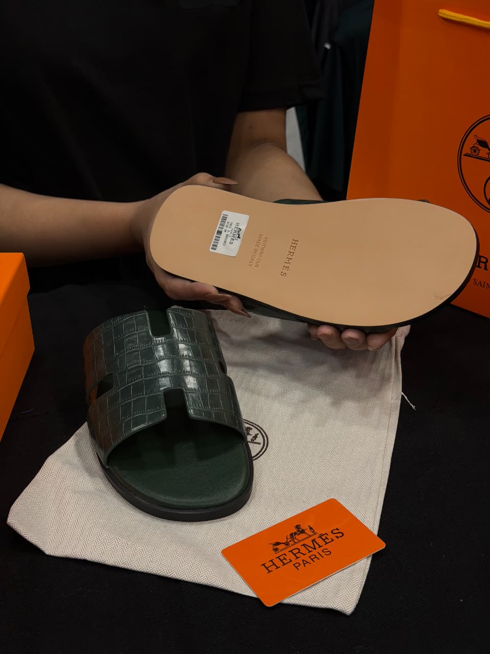 Hermes Izmir High Grade Slides with box
