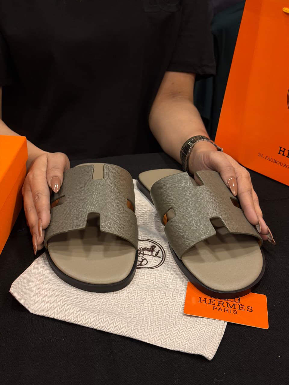 Hermes Izmir High Grade Slides with box