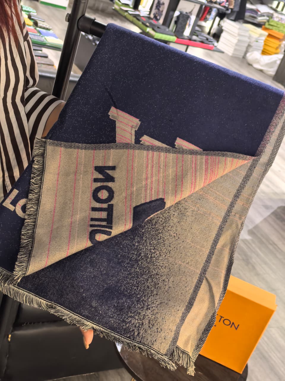 Louis Vuitton Women's Stole/Scarf for Winter with Box