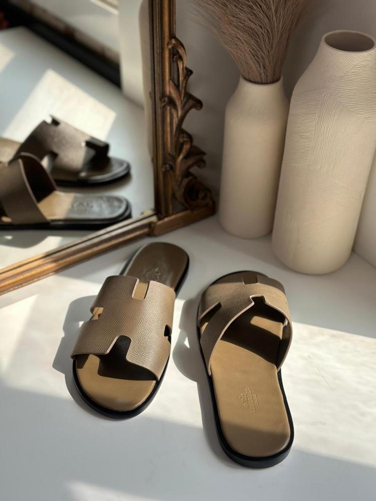 Hermes Izmir High Grade Slides with box